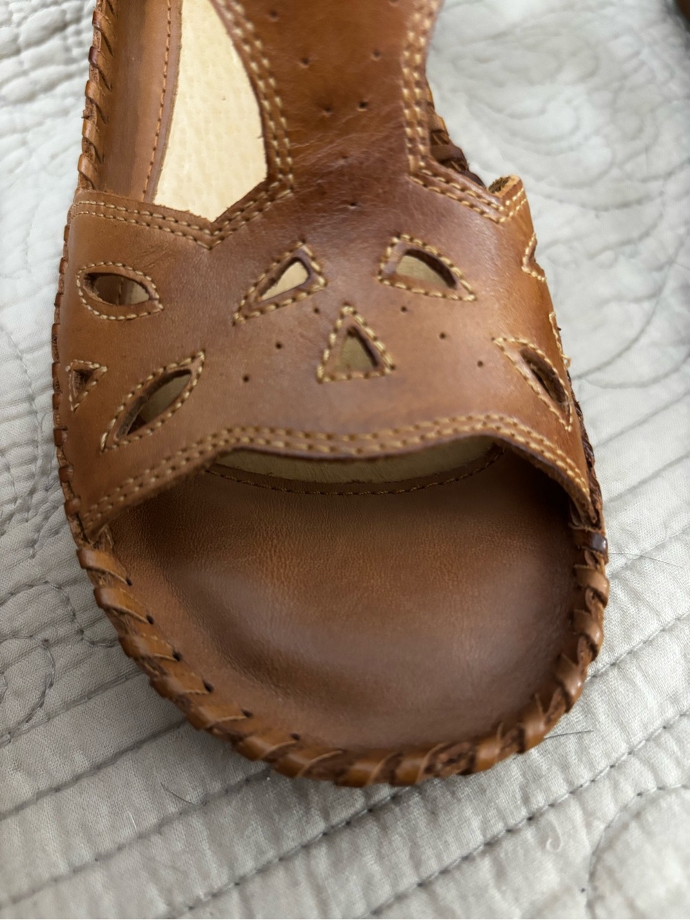 Pikolinos Margarita brown leather T Strap sandals - Picture 4 of 10